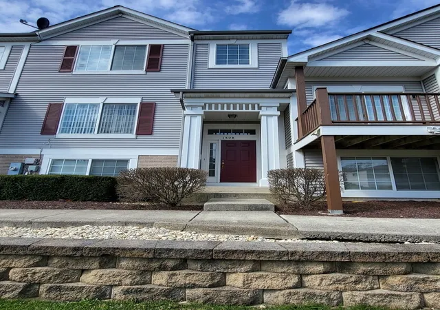 132-enclave-cir-b-bolingbrook-il-60440/hzid_8431c3db