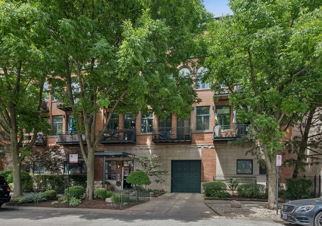 920-w-sheridan-rd-308-chicago-il-60613/hzid_d96e2aca