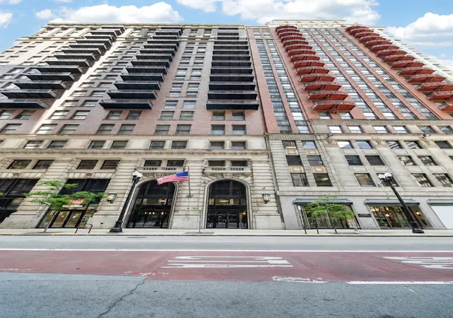 212-w-washington-st-1402-chicago-il-60606/hzid_93447e4c