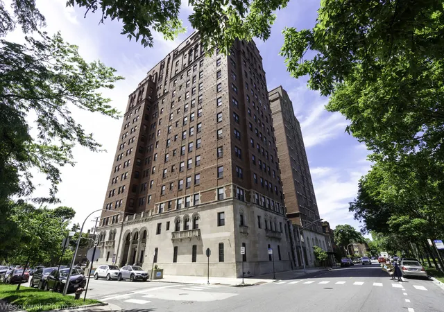 6700-s-crandon-ave-6a-chicago-il-60649/hzid_dcb32bae