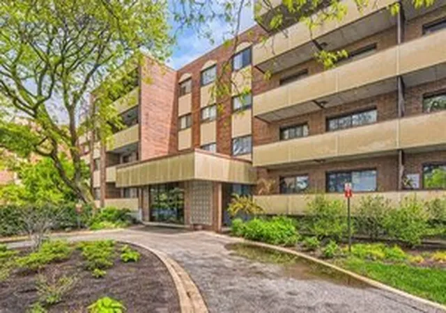 9242-gross-point-rd-107-skokie-il-60077/hzid_239ce50b