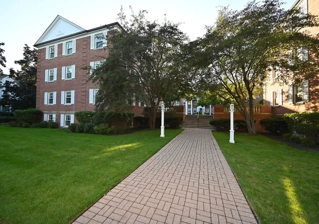1402-hinman-ave-2e-evanston-il-60201/hzid_849e883b