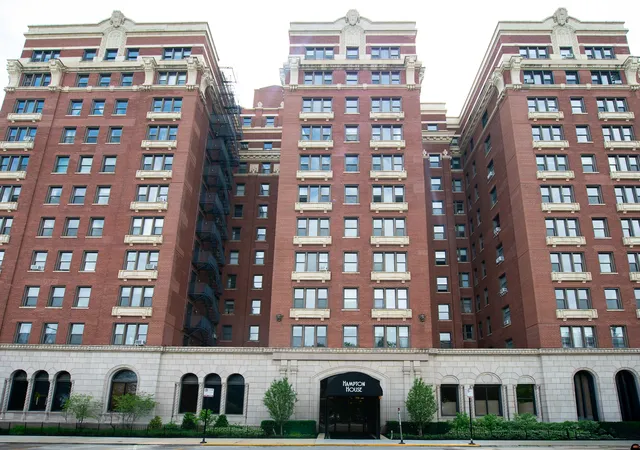 5300-s-shore-dr-111-chicago-il-60615/hzid_fb416397