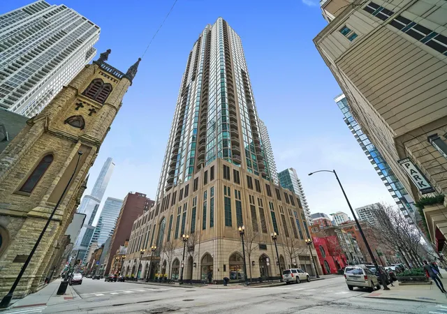 21-e-huron-st-706-chicago-il-60611/hzid_bf776b82