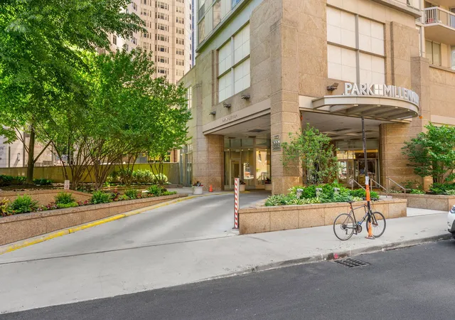222-n-columbus-dr-2207-chicago-il-60601/hzid_9cb31e9f