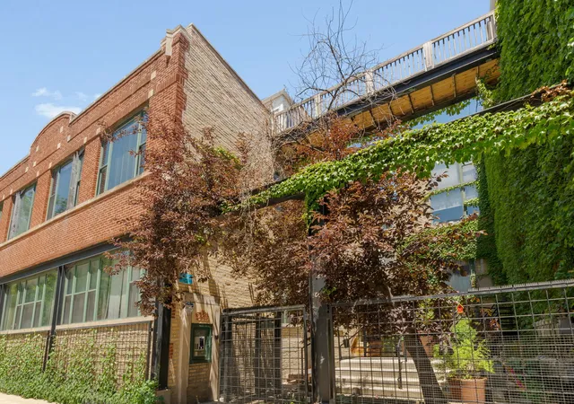 2943-n-lincoln-ave-204-chicago-il-60657/hzid_fe08a543