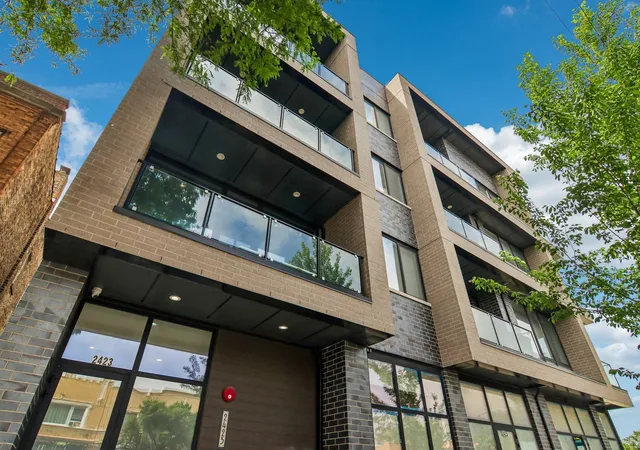 2423-w-fullerton-ave-4f-chicago-il-60647/hzid_38bad9fa