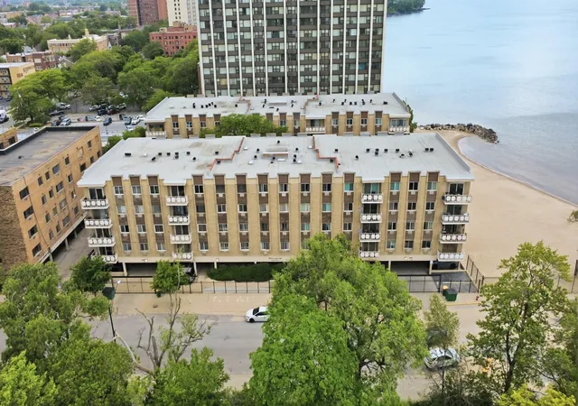 2772-e-75th-st-2gs-chicago-il-60649/hzid_4f9e7038