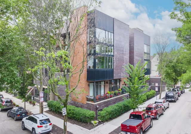 1641-w-pearson-st-2w-chicago-il-60622/hzid_d8622c1a