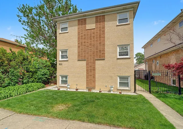 2111-n-75th-ave-1e-elmwood-park-il-60707/hzid_1e14e542