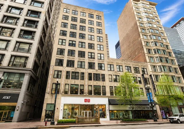 20-n-state-st-1013-chicago-il-60602/hzid_217989c5