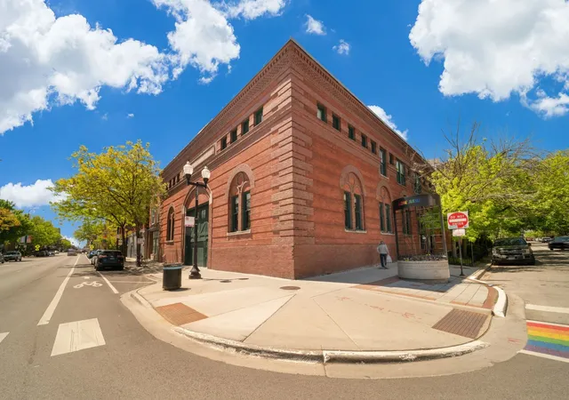 811-w-aldine-ave-6s-chicago-il-60657/hzid_96300761