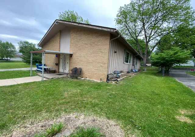1004-hemlock-ave-dixon-il-61021/hzid_364e0fea