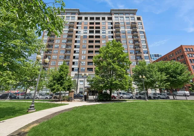849-n-franklin-st-1121-chicago-il-60610/hzid_a81baa7c