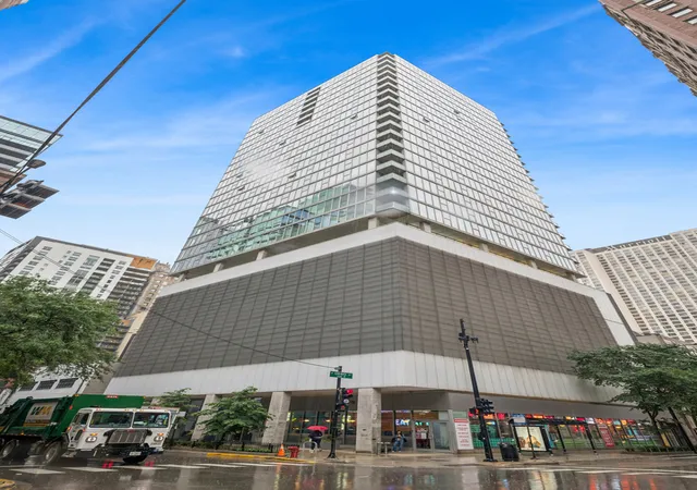 550-n-st-clair-st-2105-chicago-il-60611/hzid_8b3ea370