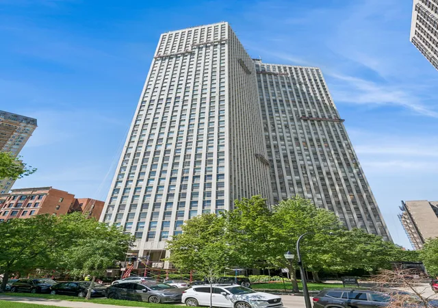 2626-n-lakeview-ave-302-chicago-il-60614/hzid_eedc8c76