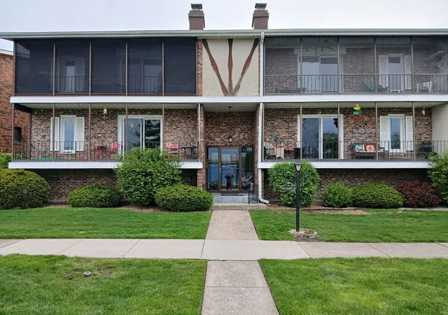 11323-s-roberts-rd-c-palos-hills-il-60465/hzid_55805404