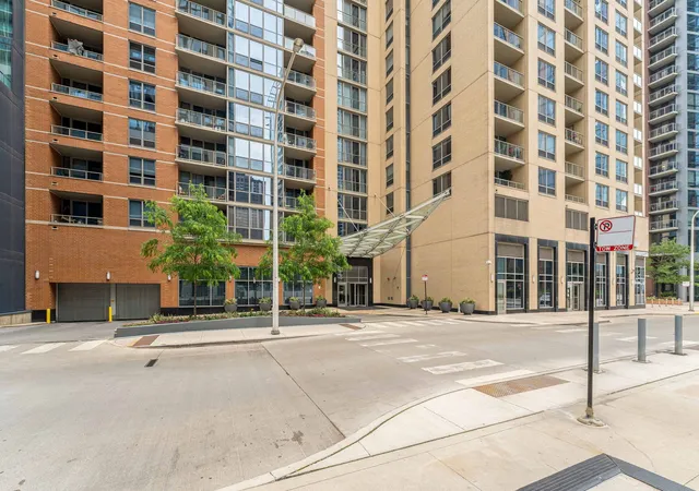 420-e-waterside-dr-1802-chicago-il-60601/hzid_f9a994e7
