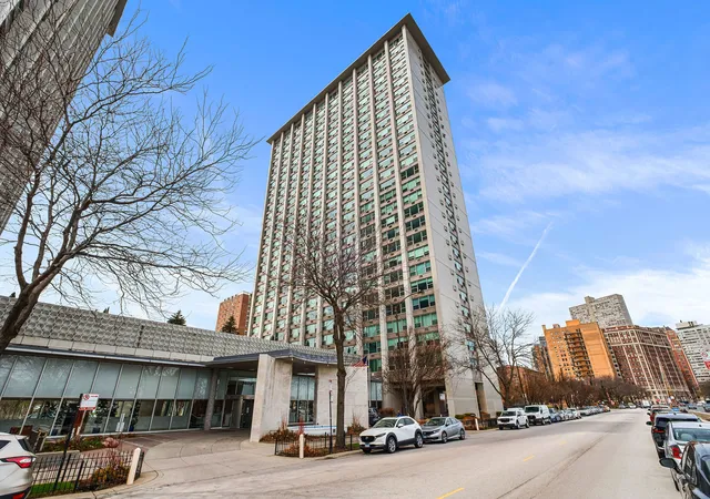 3600-n-lake-shore-dr-2122-chicago-il-60613/hzid_881abce4