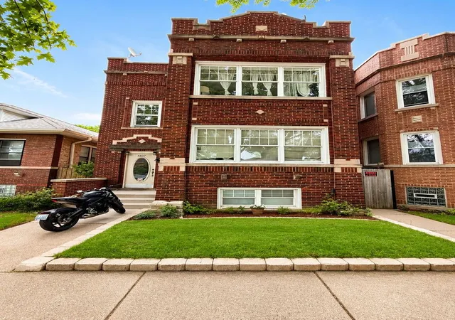 5837-n-washtenaw-ave-chicago-il-60659/hzid_ab292f5a