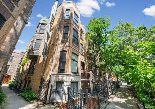 2216-n-sedgwick-st-1-chicago-il-60614/hzid_8dade2e9