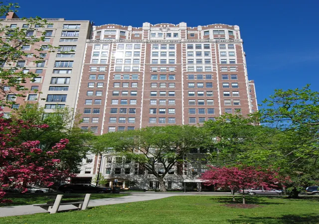 2440-n-lakeview-ave-13b-chicago-il-60614/hzid_8cb117e7