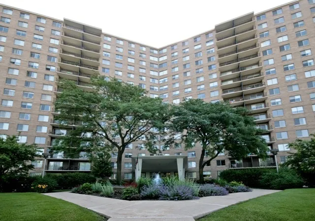 7033-n-kedzie-ave-1410-chicago-il-60645/hzid_e73b7e73
