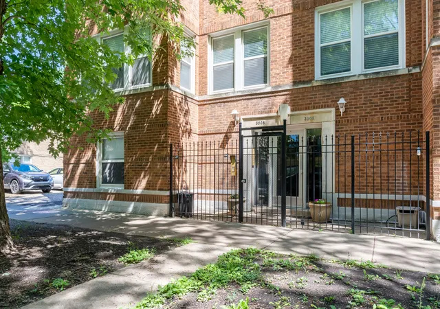 3908-w-ainslie-st-g-chicago-il-60625/hzid_e7a87947