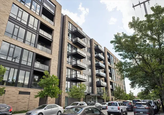 1701-w-webster-ave-601-chicago-il-60614/hzid_8a2f3424