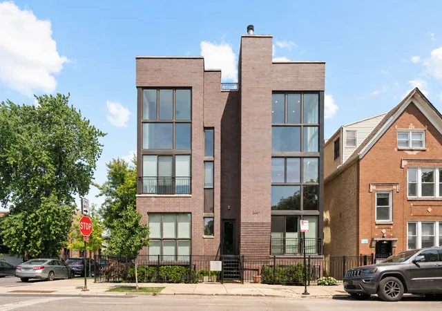 2047-n-leavitt-st-2s-chicago-il-60647/hzid_575531a6