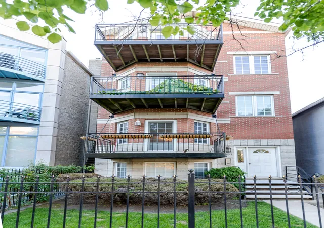 1352-w-hubbard-st-1-chicago-il-60642/hzid_8bddd5ec