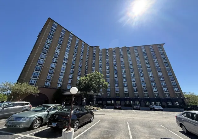 1-renaissance-pl-505-palatine-il-60067/hzid_e9eb6733
