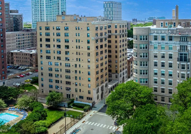 1755-e-55th-st-901-chicago-il-60615/hzid_5322e117