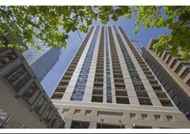 200-n-dearborn-st-3208-chicago-il-60601/hzid_fc330bf6