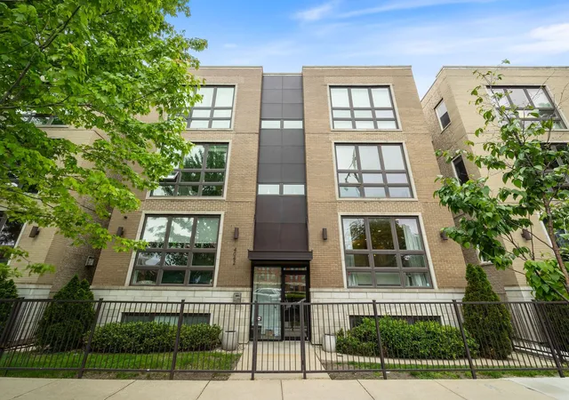 4042-n-western-ave-1n-chicago-il-60618/hzid_c3ec552c