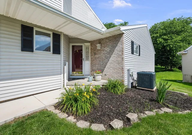 3968-prairie-ln-0-bettendorf-ia-52722/hzid_156833f2