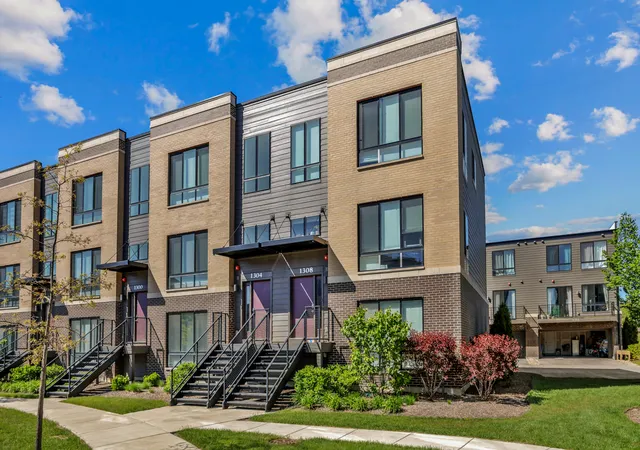 1308-catalina-ct-schaumburg-il-60173/hzid_8b27f954