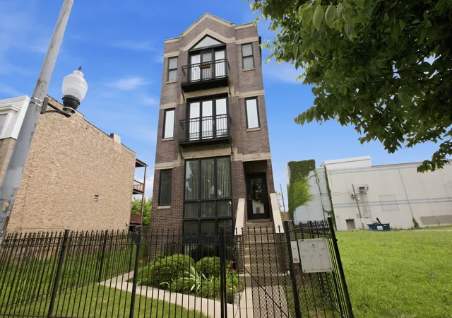 2539-w-warren-blvd-1-chicago-il-60612/hzid_ca7f87f3