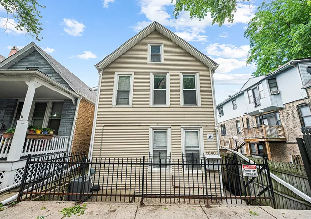 2040-w-charleston-st-chicago-il-60647/hzid_8223f266