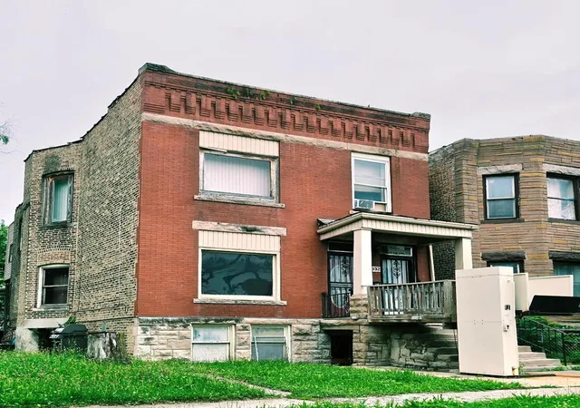 11932-s-eggleston-ave-chicago-il-60628/hzid_9d02247a
