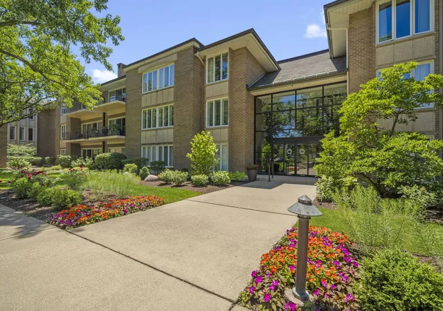 2-oak-brook-club-dr-c106-oak-brook-il-60523/hzid_69df679e