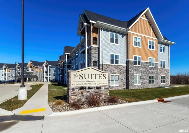 2592-middle-rd-318-bettendorf-ia-52722/hzid_1e8e00cd