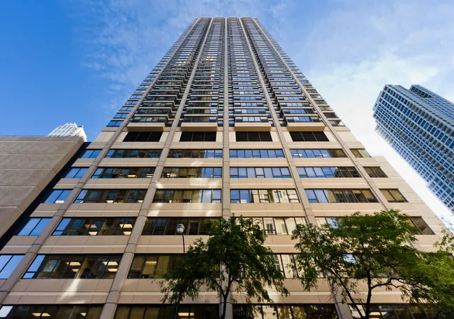 30-e-huron-st-3802-chicago-il-60611/hzid_3d10191f