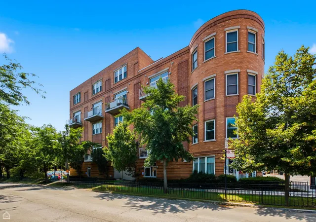 645-w-surf-st-a4-chicago-il-60657/hzid_3e05c56a