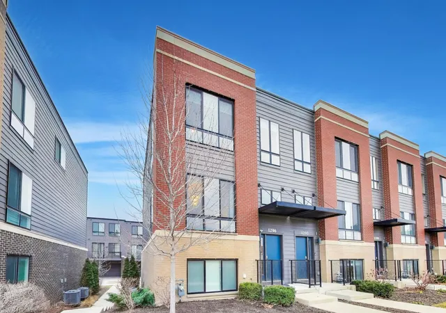 1296-quadrant-ln-schaumburg-il-60173/hzid_20744cbe