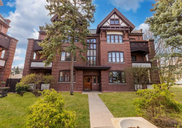 116-s-east-ave-1e-oak-park-il-60302/hzid_92a3bb23