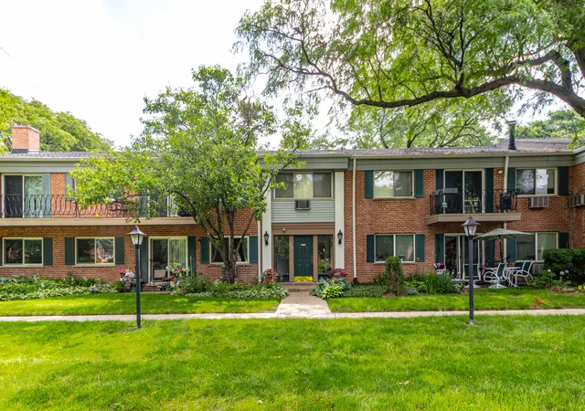 711-e-falcon-dr-201-arlington-heights-il-60005/hzid_df8f69cc