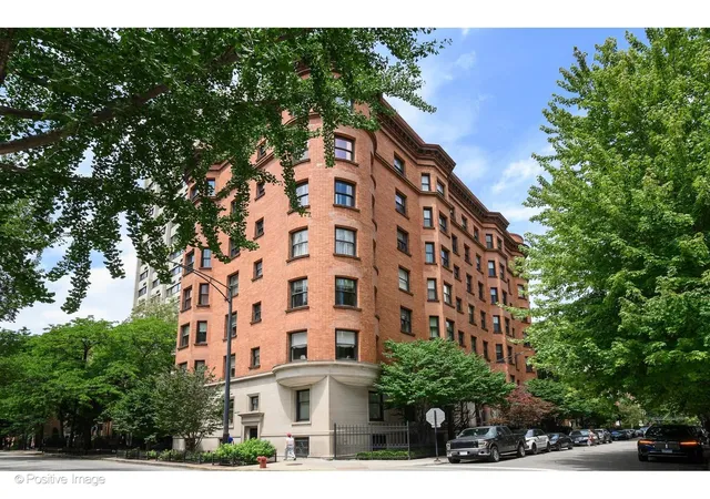 1210-n-astor-st-1b-chicago-il-60610/hzid_fcffedd5