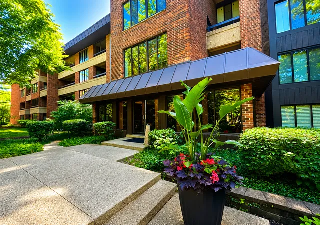 1401-burr-oak-rd-303b-hinsdale-il-60521/hzid_8d434d0f