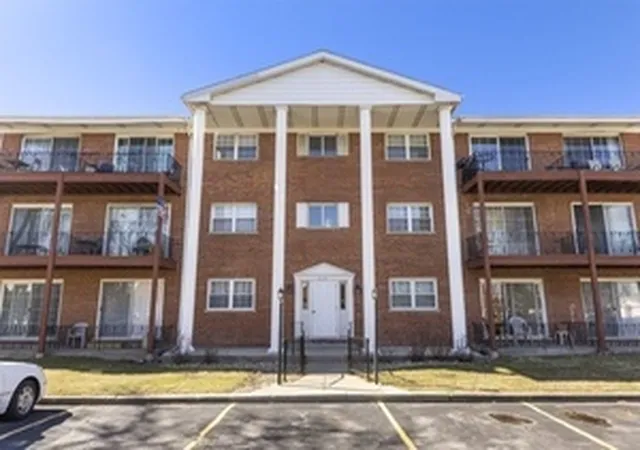 6135-w-94th-street-b1-oak-lawn-il-60453/hzid_ad34a1b7